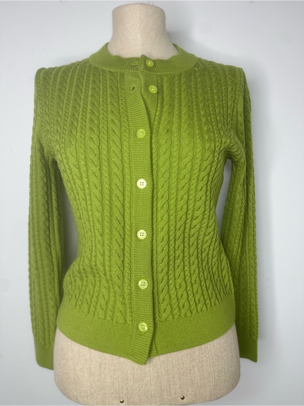 J-Crew Cable-knit crewneck cardigan in merino wool color August Peridot Size XS - Picture 4 of 8